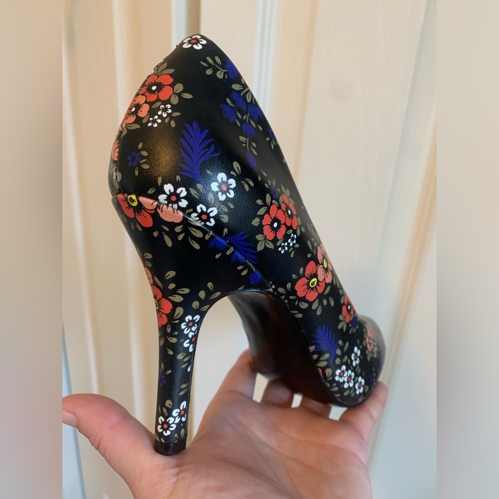 🔥 Nine West NWOT floral pointy stiletto black red blue high heels sexy EUC - Picture 9 of 9
